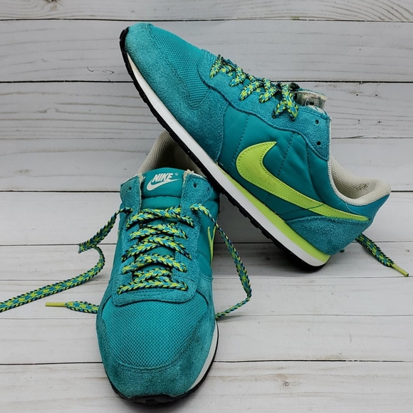 Nike Shoes - NIKE GENICO WOMEN SHOES